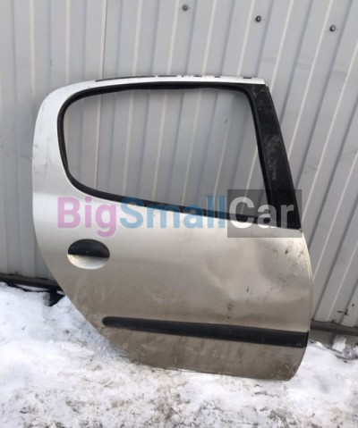 Задняя правая дверь Peugeot 206 1.4